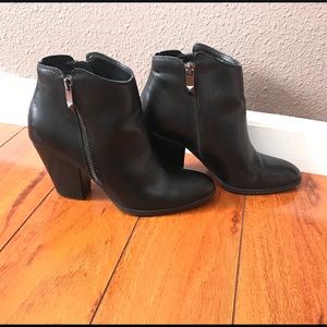 DV by Dolce Vita Ankle booties